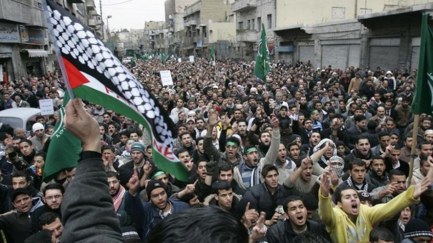 Una protesta de ciudadanos palestinos en apoyo al Movimiento de Resistencia Islámica Palestina (HAMAS) en la Franja de Gaza.