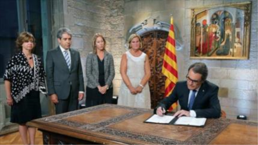 Mas firma el decreto para convocar elecciones catalanas el 27-S