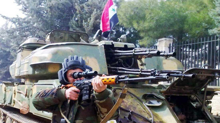 Un francotirador del Ejército sirio
