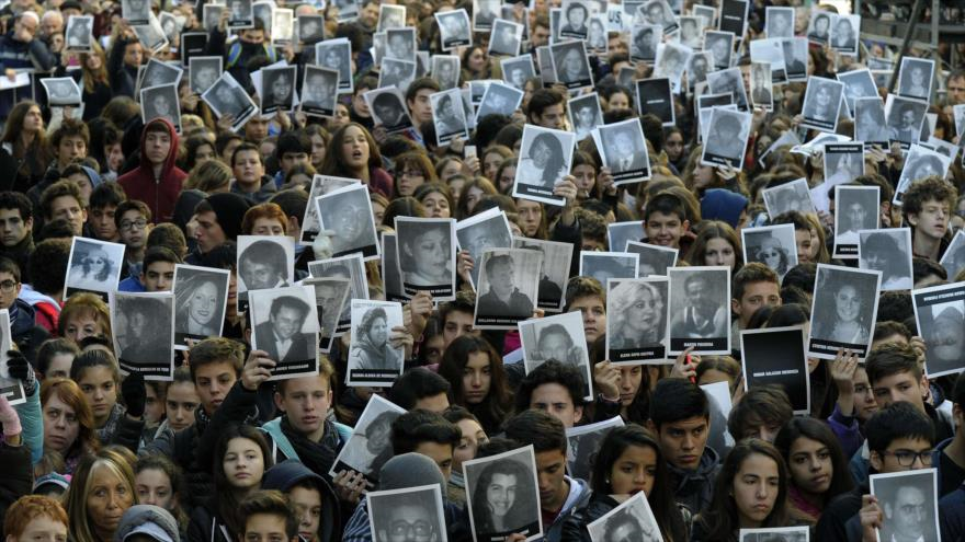 Una manifestación en Argentina con el motivo de 21 aniversario del atentado a la AMIA, 17 de julio de 2015.
