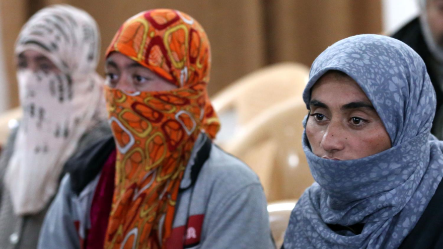 Mujeres izadíes liberadas de las manos de terroristas del EIIL