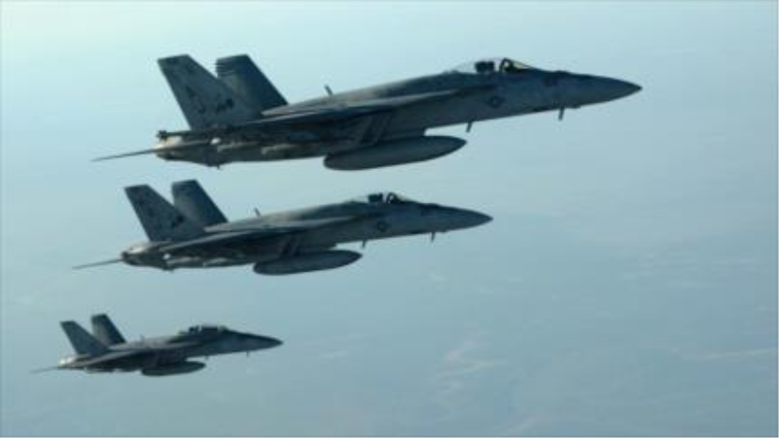 Aviones estadounidenses de la coalición anti-EIIL, volando en una de sus misiones en cielo iraquí.