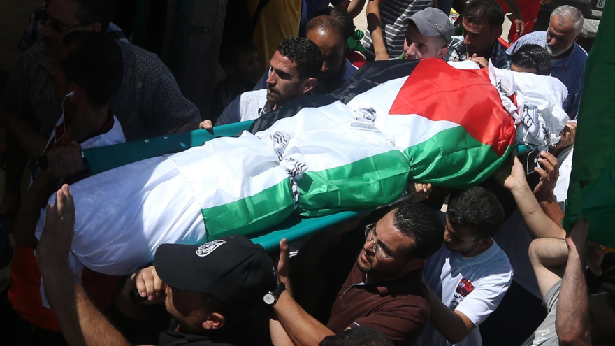 El funeral de Saad Daubasha, la segunda víctima mortal de un ataque incendiario de colonos israelíes, Cisjordania, 8 de agosto de 2015.