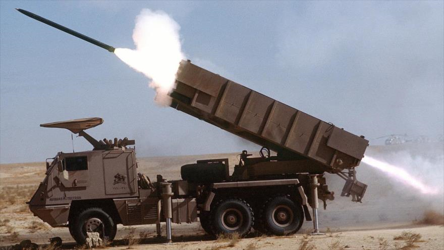 Fuerzas yemeníes lanzan misiles contra blancos saudíes en Jizan.