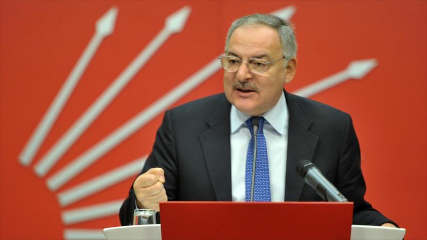 Haluk Koc, el portavoz de CHP, segundo partido más votado en Turquía tras el AKP.