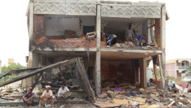 Arabia Saudí ataca zonas residenciales e infraestructuras yemeníes