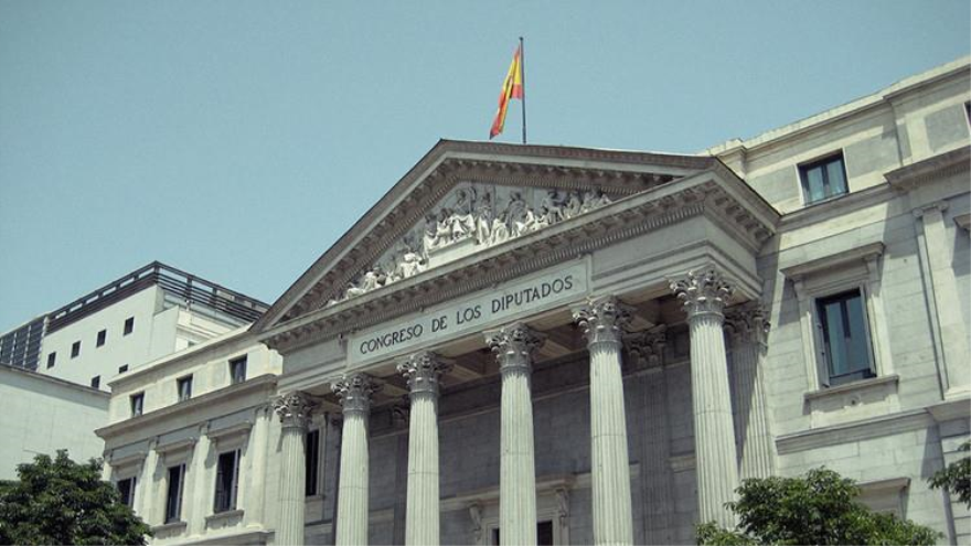 El Congreso español aprueba la contribución española al rescate griego.