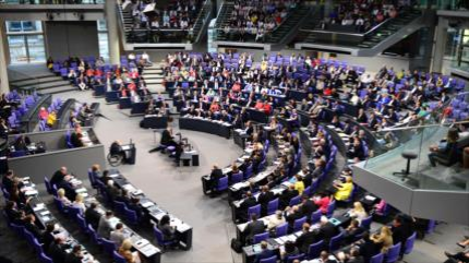Parlamento de Alemania aprueba el tercer paquete de rescate a Grecia