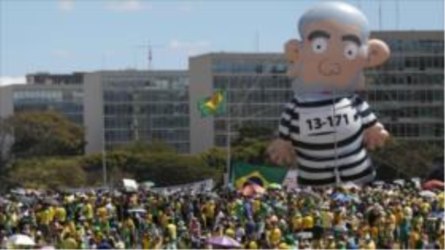 Manifestación contra el Gobierno brasileño de la presidenta Dilma Rousseff en Río de Janeiro, 16 de agosto de 2015.