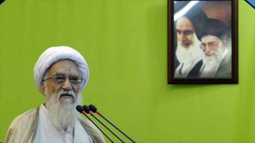 El Imam del rezo de este viernes de Teherán, el ayatolá Mohamad Ali Movahedi Kermani. 21 de agosto de 2015