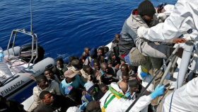 Italia y Francia rescatan a 2400 migrantes provenientes de Libia