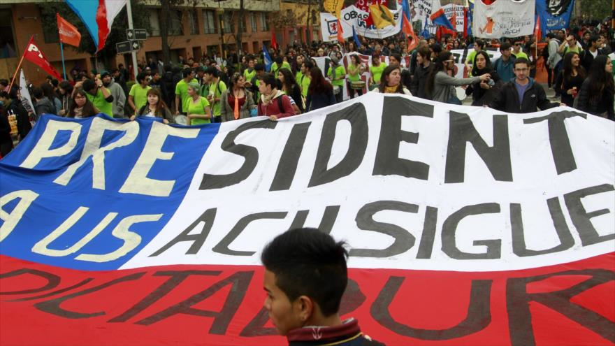 Estudiantes protestan en Chile contra reforma educativa impulsada por el Gobierno de Michelle Bachelet. 27 de agosto de 2015