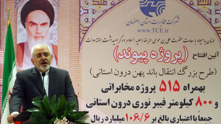 Canciller iraní, Mohamad Yavad Zarif durante su visita a Isfahán, centro de Irán. 28 de agosto de 2015