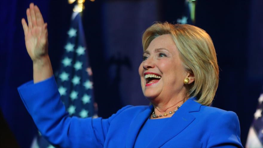 Hillary Clinton, precandidata demócrata a las elecciones presidenciales en EE.UU., durante un discurso ante una reunión democrática en el estado de Minnesota (norte), 28 de agosto de 2015. 