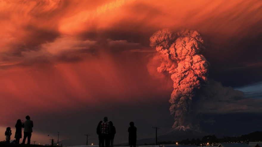 Erupción del volcán de Calbuco en Chile. 