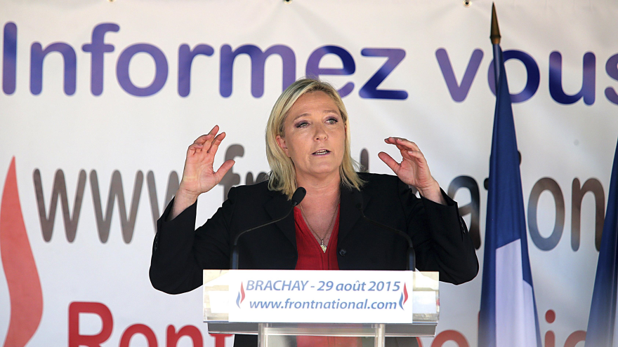 Presidenta del partido francés Frente Nacional (FN), Marine Le Pen, durante un mitin en localidad de Brachay, en norestte de Francia. 29 de agosto de 2015.