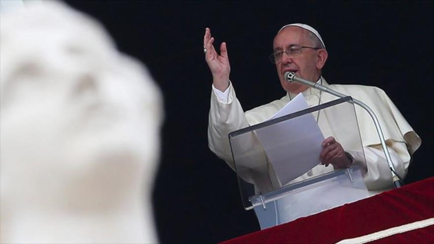 El papa Francisco pide colaboración para frenar los crímenes contra los migrantes. 30 de agosto de 2015