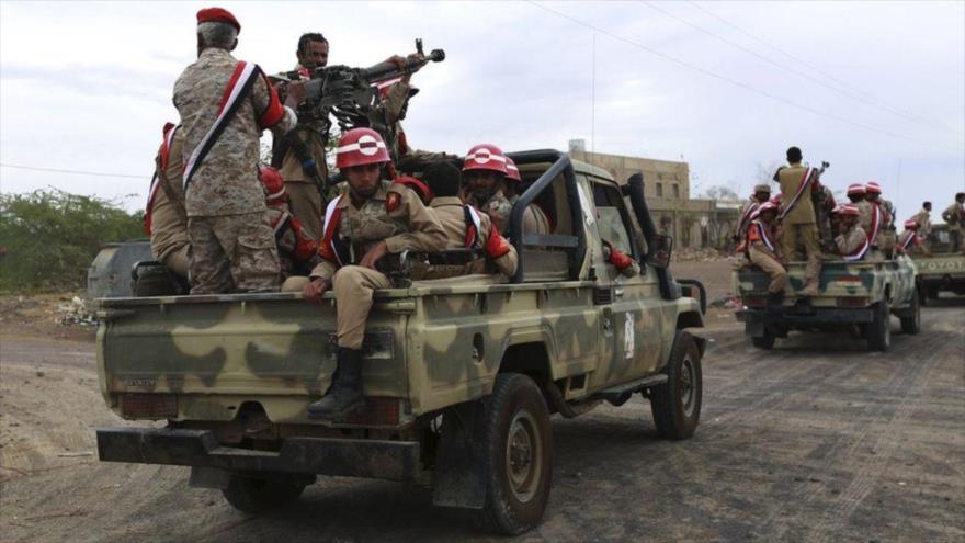 Equipos de soldados del Ejército yemení 