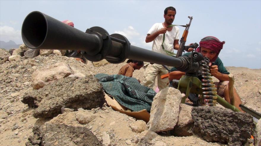 Combatientes de Ansarolá apuntan sus armas contra blancos militares saudíes.