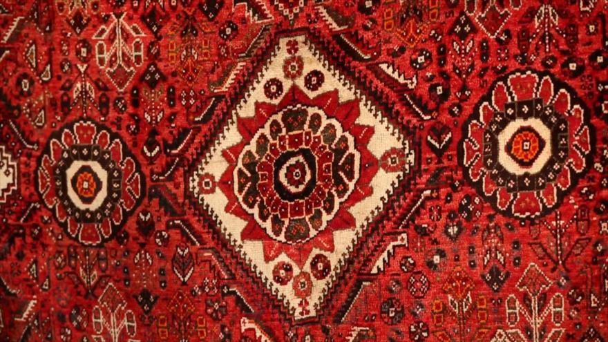 Irán - 1- Motivos de la alfombra iraní 2- El arte de la escultura 3- Museo del tiempo 4- Teatro Vahdat