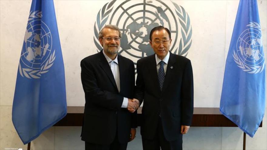 El presidente del Parlamento iraní, Ali Lariyani (izda.), se reúne con el secretario general de la ONU, Ban Ki-moon, en Nueva York (EE.UU.), 31 de agosto.