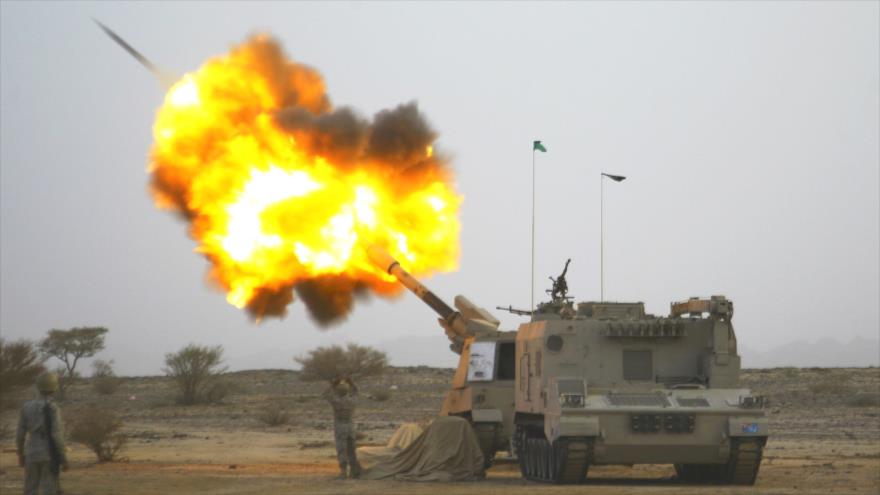 Artillería saudí dispara contra Yemen, 15 de abril de 2015.