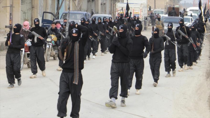 Integrantes del grupo takfirí EIIL (Daesh, en árabe).