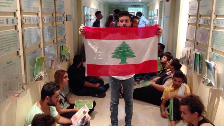 Manifestantes libaneses ocupan el Ministerio del Medio Ambiente. 1 de septiembre de 2015 