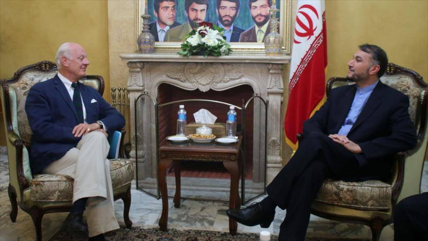 El encuentro del vicecanciller iraní Husein Amir Abdolahian con el enviado especial de la ONU para Siria, Staffan de Mistura, en la embajada de Irán en Beirut, capital libanesa. 1 de septiembre de 2015
