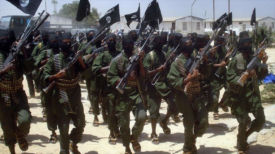 Integrantes de la banda terrorista Al-Shabab exponen su poderío en la región de Lower Shabelle, a 25 kilómetros de Mogadiscio, capital de Somalia.