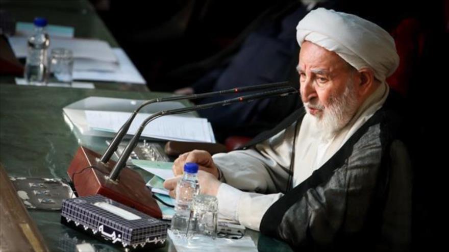 El presidente de la Asamblea de Expertos de Irán, el ayatolá Mohamad Yazdi.