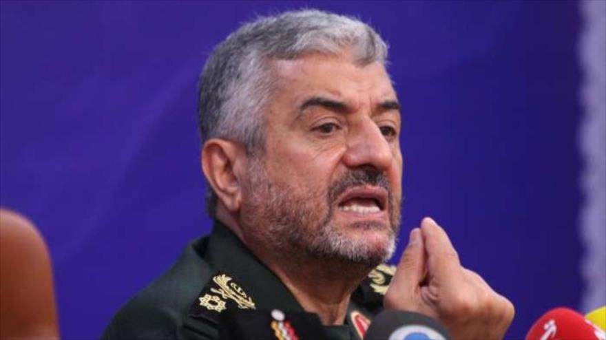 El comandante general del Cuerpo de Guardianes de la Revolución Islámica de Irán (CGRI), Mohamad Ali Yafari durante una rueda de prensa efectuada este martes en Teherán, capital iraní. 1 de septiembre de 2015