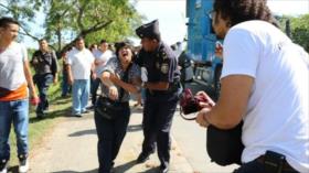 Policía hondureña ataca a periodistas durante marchas populares