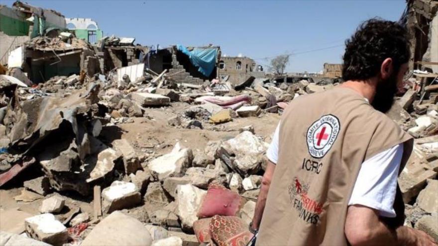 Un miembro de la Cruz Roja en Yemen