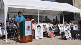 Familias de 43 desaparecidos presentan contrainforme de gobierno