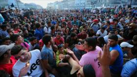Refugiados protestan en Hungría reclamando viajar a Alemania