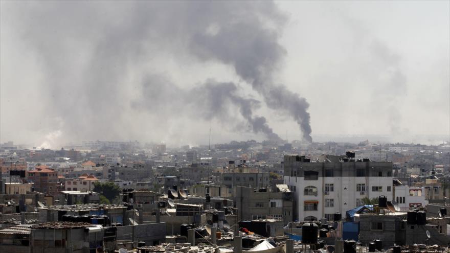 Humo causado por un ataque aéreo israelí contra el sur de la Franja de Gaza en 2014.