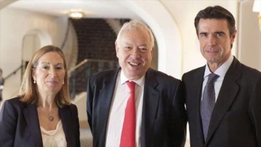 (De izquierda) Ana Pastor, ministra de Fomento; José Manuel García-Margallo, ministro de Exteriores; y José Manuel Soria, ministro de Industria, Energía y turismo de España.