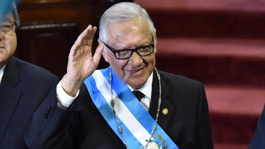 Alejandro Maldonado jura como presidente de Guatemala en una sesión especial del Congreso. 3 de septiembre de 2015