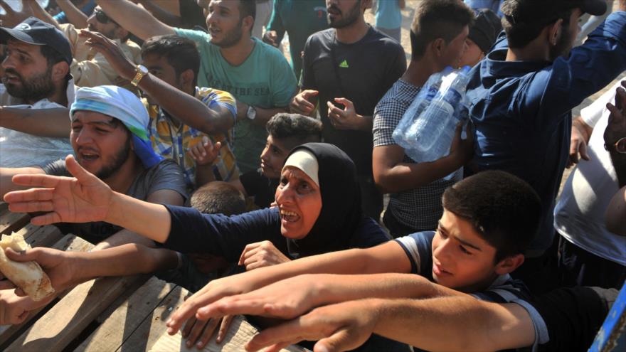 Miles de refugiados esperan desde hace días para cruzar las fronteras y llegar a Europa occidental.