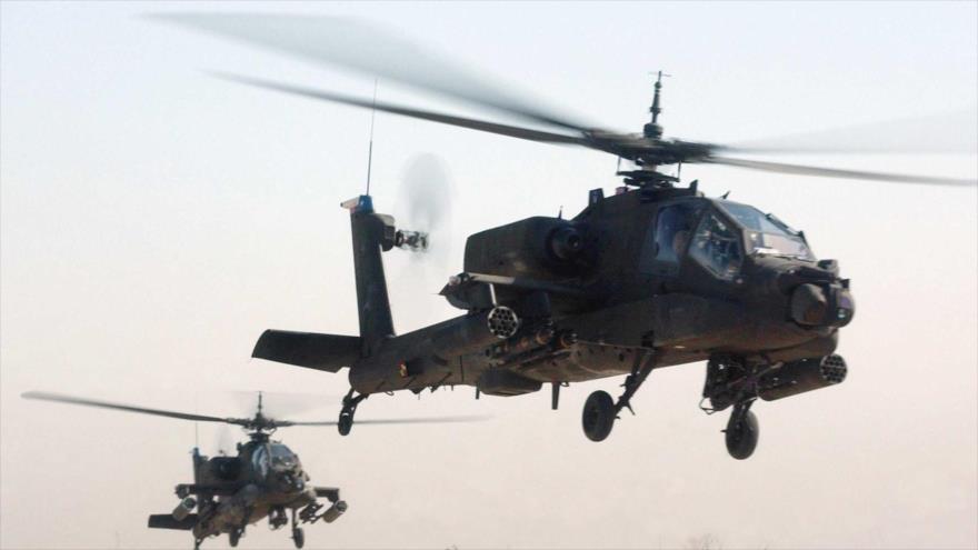 Dos helicópteros Apache