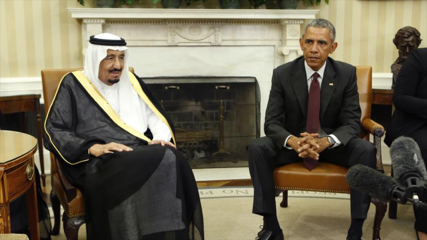 El presidente de EEUU, Barack Obama (drcha), y el rey saudí, Salman bin Abdulaziz Al Saud, ante la prensa antes del comienzo de la reunión en el Salón Oval de la Casa Blanca, 4 de septiembre de 2015.
