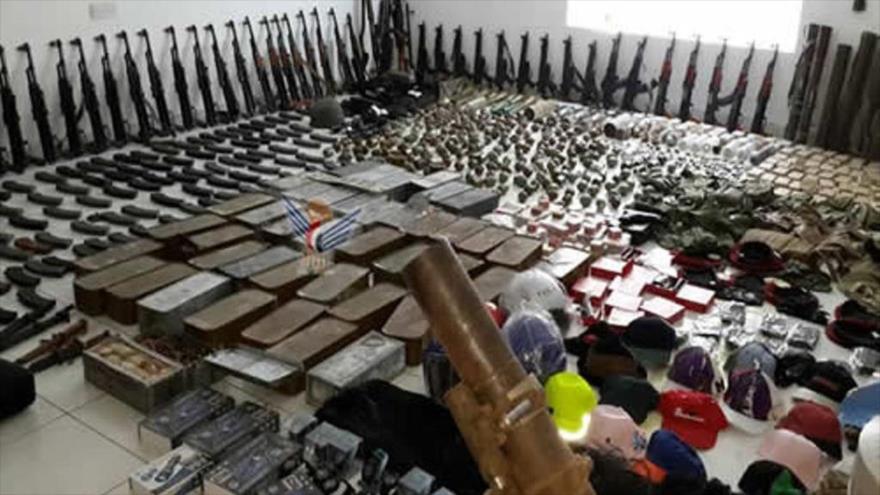 Armas y equipamientos militares confiscados por fuerzas de seguridad yemeníes, 4 de septiembre de 2015.