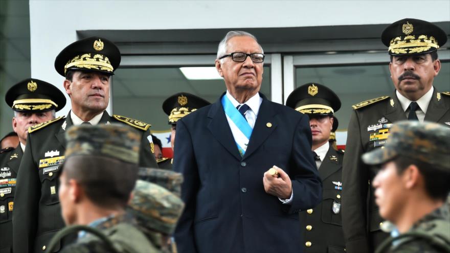 Alejandro Maldonado Aguirre, el nuevo presidente guatemalteco, en una ceremonia celebrada en la sede del Ministerio de Defensa en la capitalina Ciudad de Guatemala. 04 de septiembre de 2015