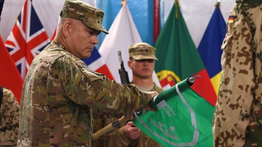 El general John F. Campbell durante una ceremonia en Kabul, capital afgana, para representar el fin de las misiones de combate encabezadas por la OTAN en Afganistán. 28 de diciembre de 2014