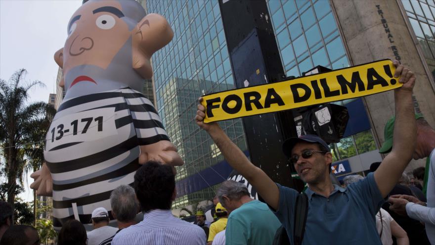 Los brasileños protestan contra la presidenta Dilma Rousseff y el Partido de los Trabajadores (PT). 30 de agosto de 2015