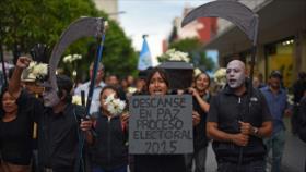 Guatemaltecos urgen una revolución en lugar de elecciones