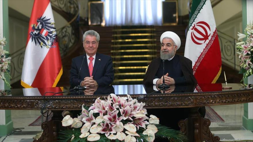 Rueda de prensa conjunta del presidente iraní, Hasan Rohani, y su homólogo austriaco, Heinz Fischer, en Teherán, 8 de septiembre de 2015.