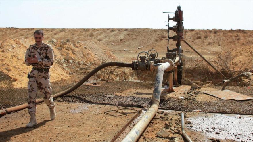 Un soldado del Ejército sirio en el yacimiento petrolífero de Jazal, en la provincia central de Homs.