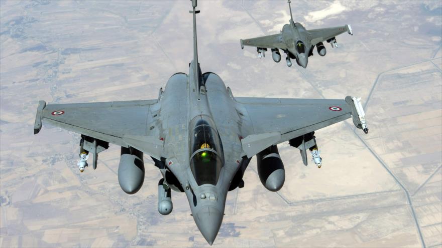 Dos aviones de combate francés Rafale sobrevuelan Irak